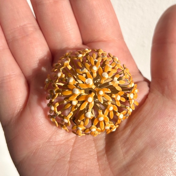 Vintage 60s/70s Yellow Enamel Flower Power Brooch - Picture 3 of 5